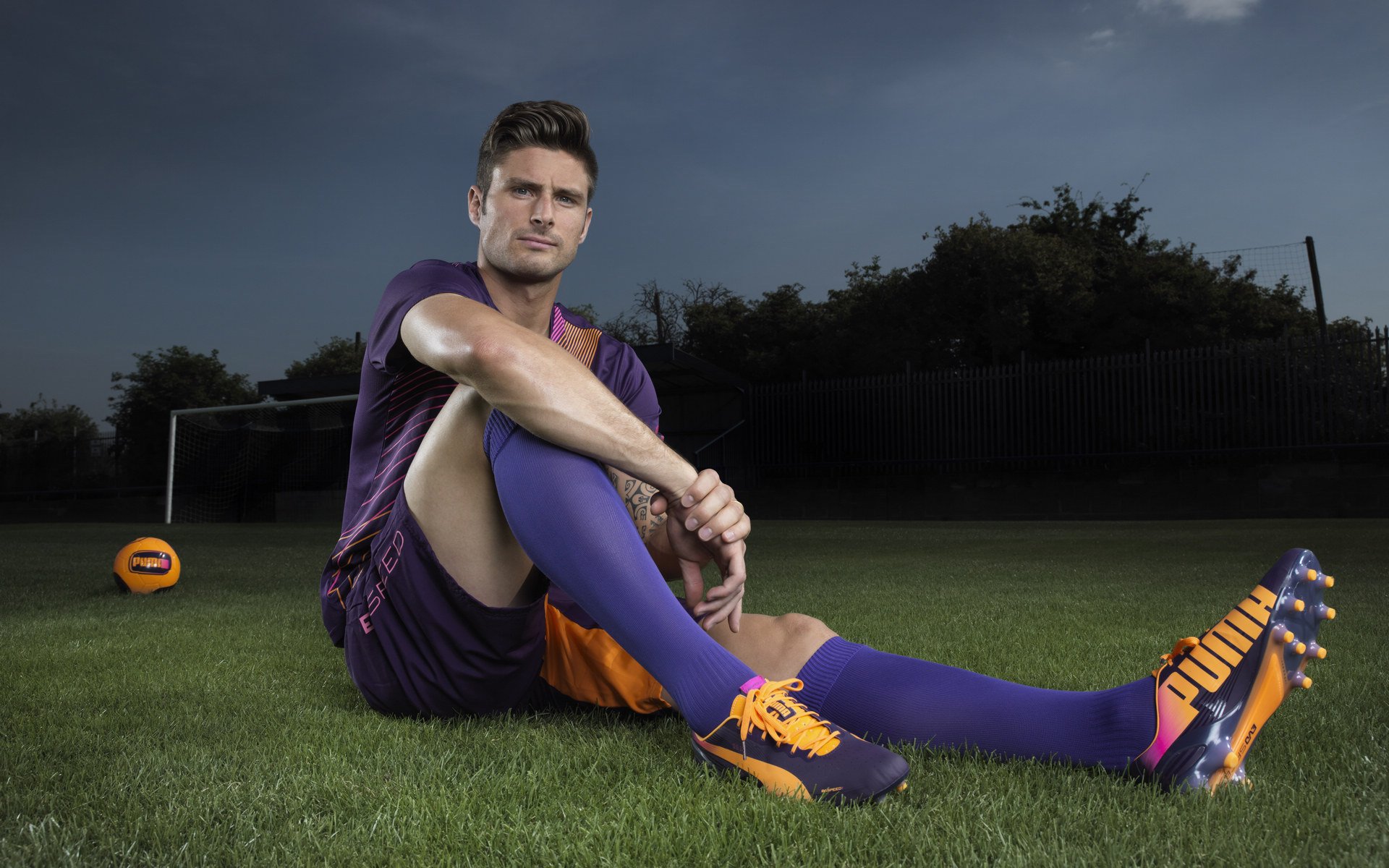 巴塞罗那主场越战越勇登顶西甲积分榜，巴塞罗那队