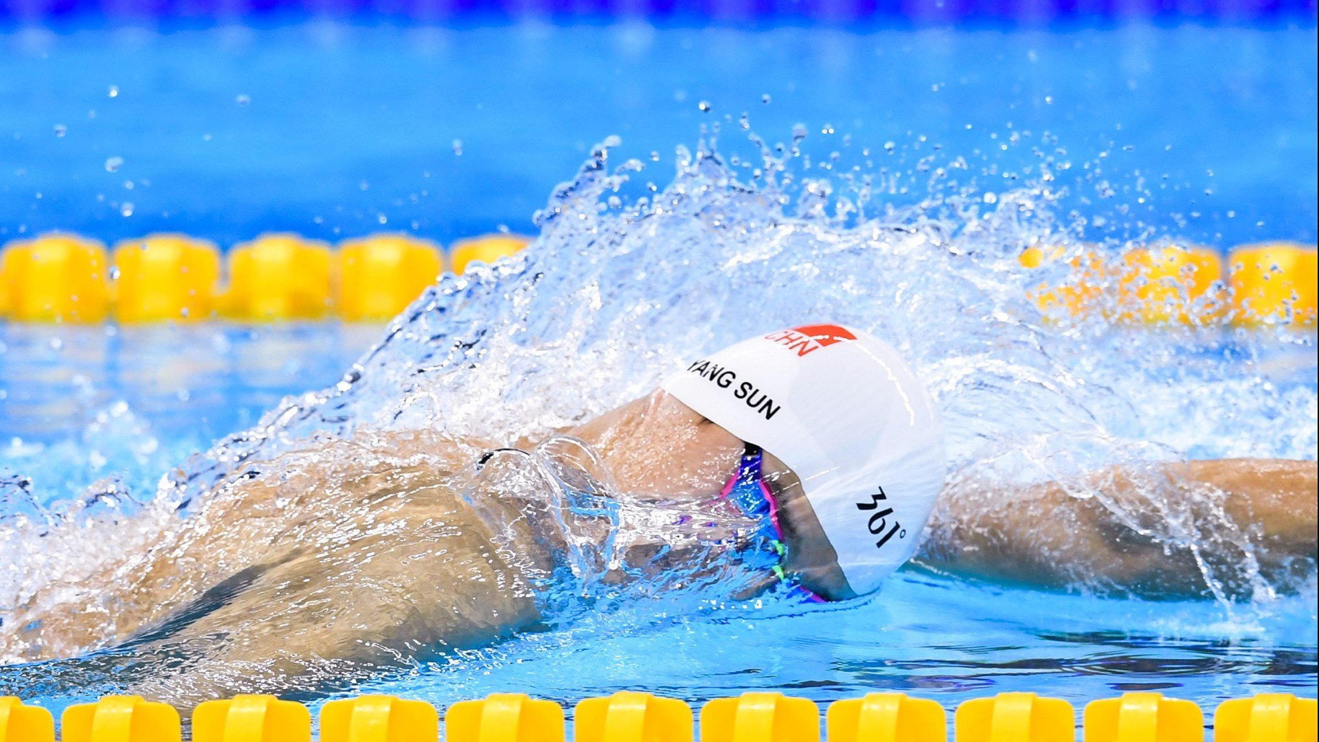 巴塞罗那主场越战越勇登顶西甲积分榜，巴塞罗那队